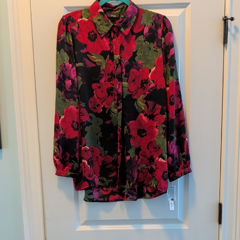 Brand New Apt. 9 Vibrant Floral Blouse - Black, Red, Green